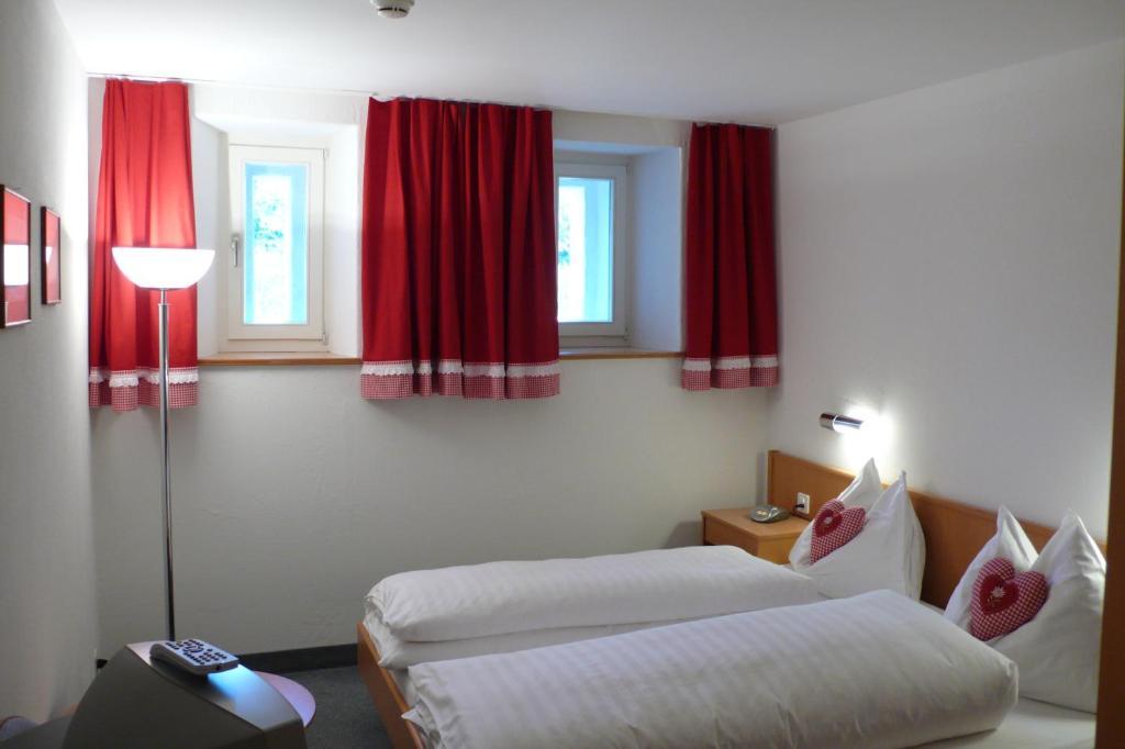 Hotel Schloss B\u00F6ttstein Böttstein Zimmer foto